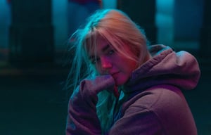 pwr-img_bg_blonde-girl